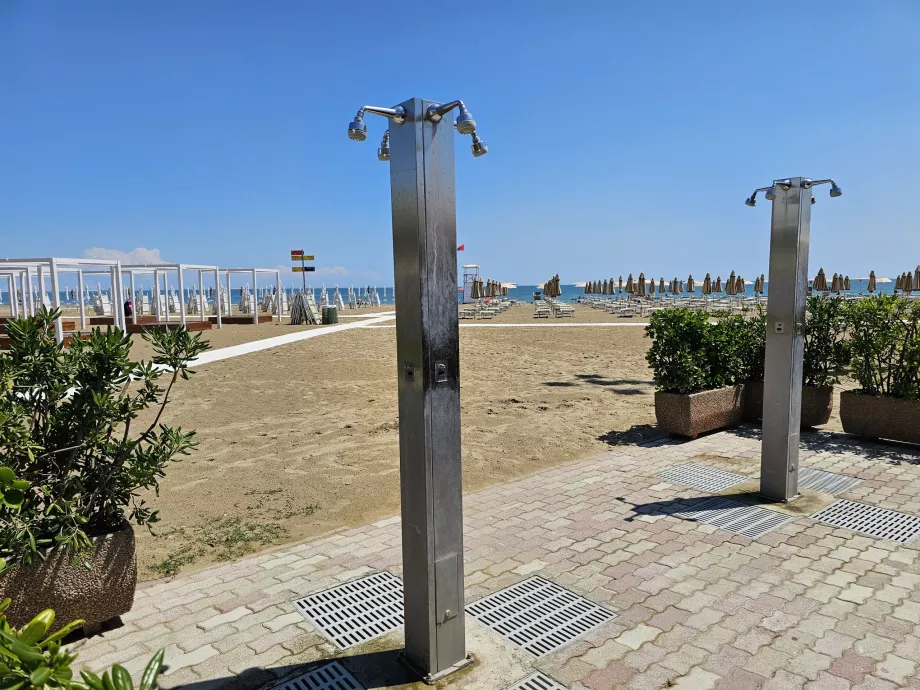 Regnskurar på Lido-stranden
