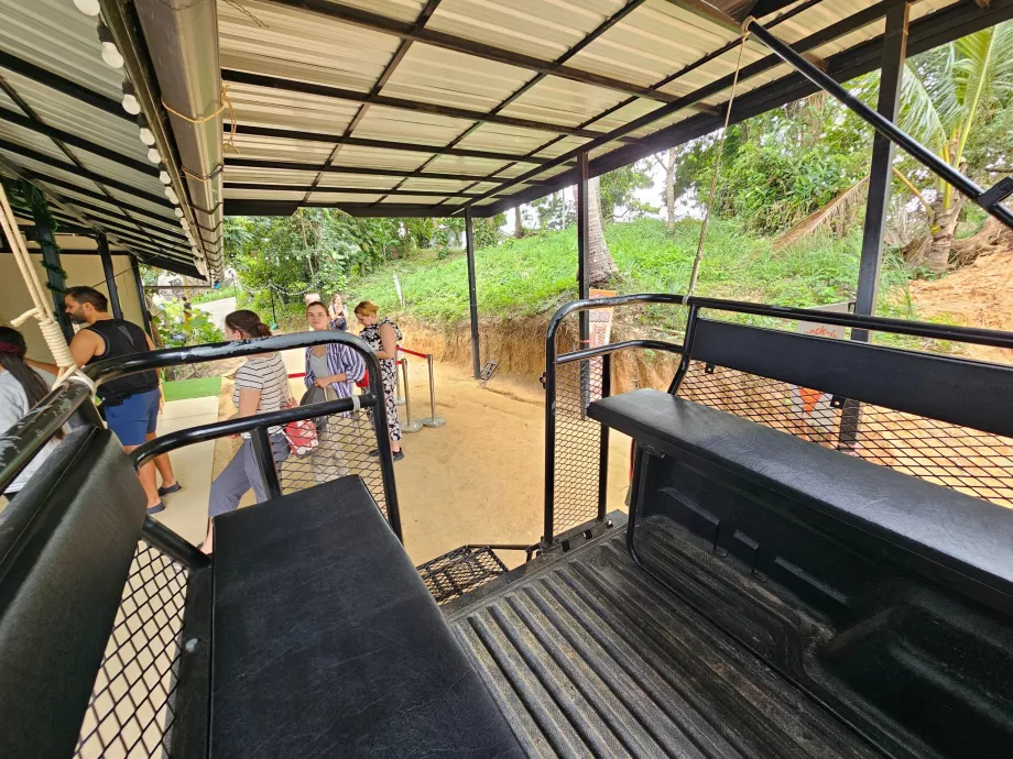 Transportjeepar till Overlap Stone 2