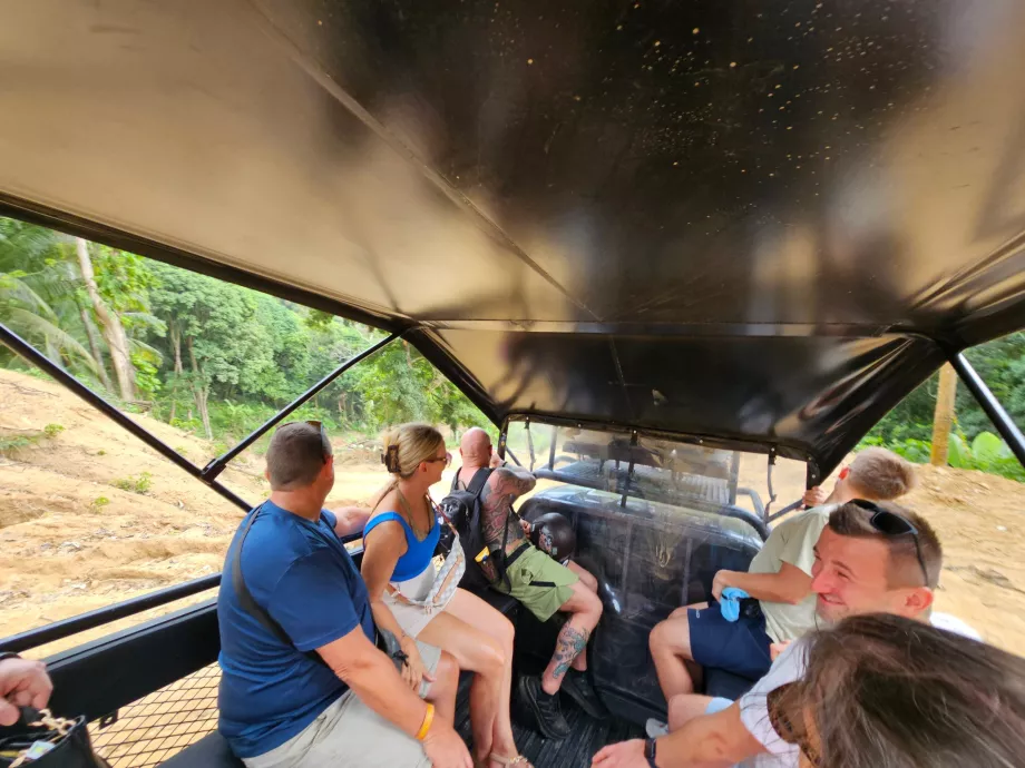 Transportjeepar till Overlap Stone 2