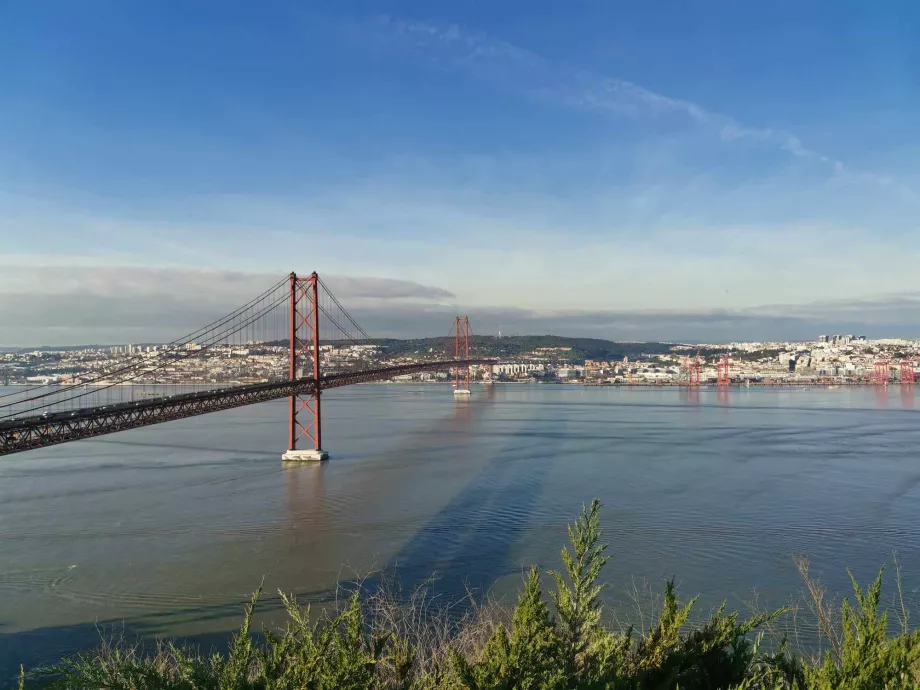 Och så här kan du beundra den och resten av Lissabon från Kristusstatyn