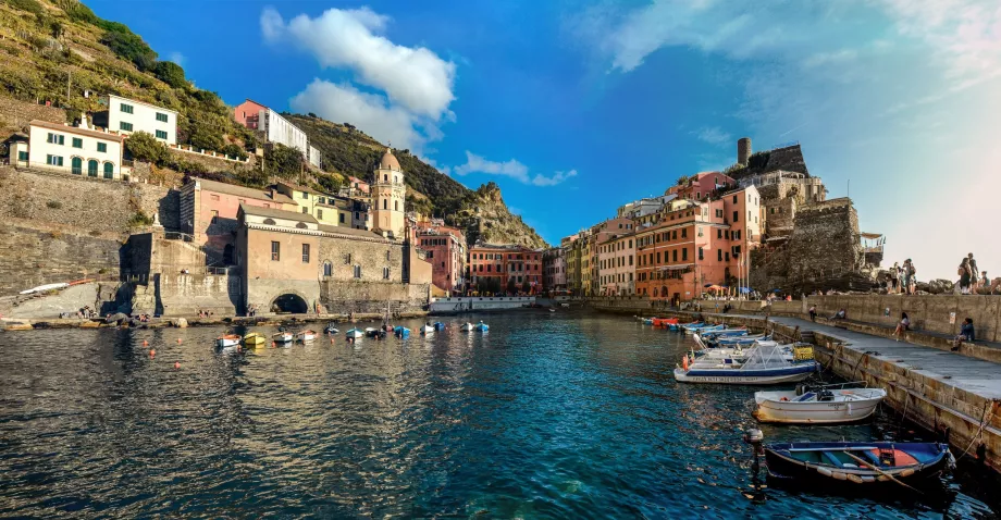 Vernazza från hamnen