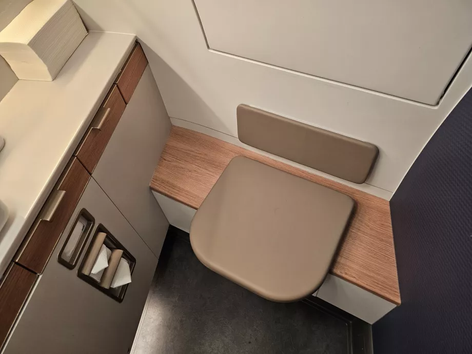 Toalett för passagerare i första klass