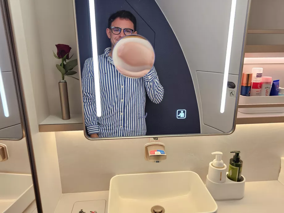 Jag på passagerartoaletten i First Class