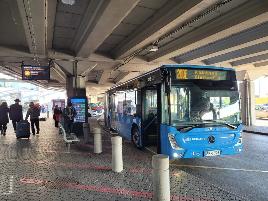 Hållplats för kollektivtrafik vid flygplatsen