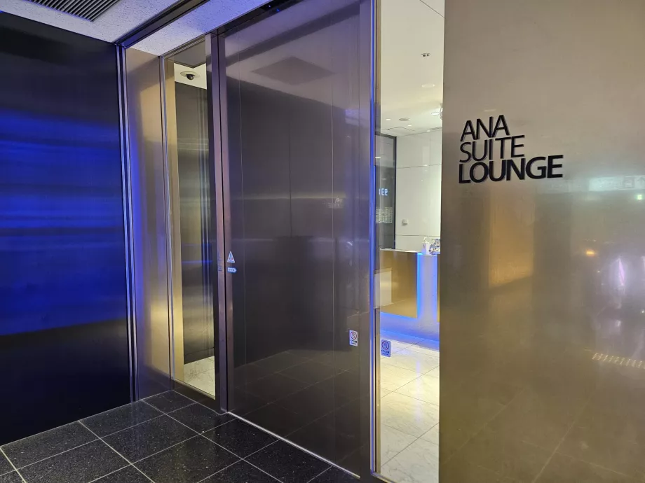 ANA Svit Lounge