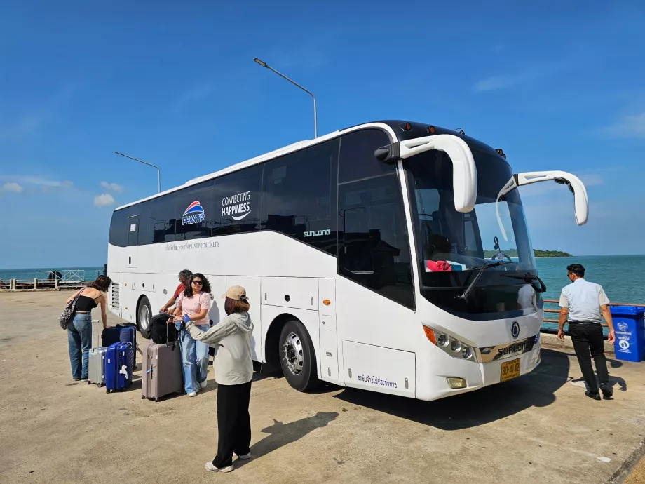 Buss från Surat Thani Flygplats till Donsak Port