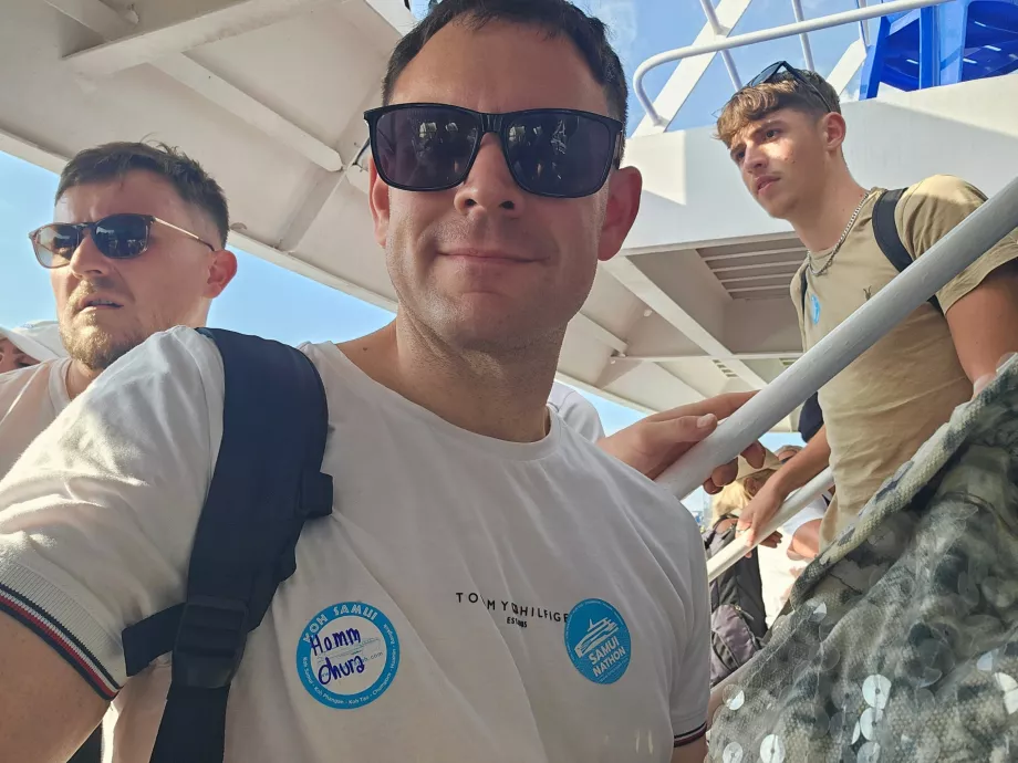 Klistermärken på T-shirt