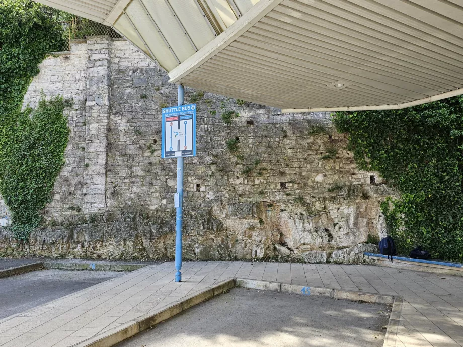 Hållplats för flygbuss vid Pula busstation