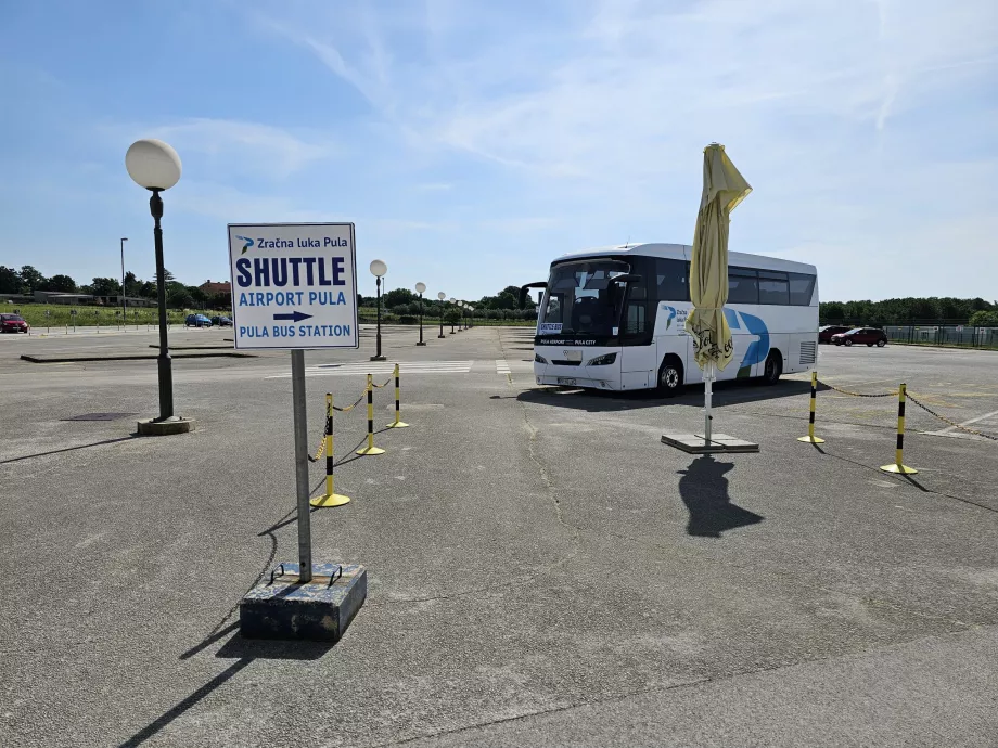 Busshållplats vid flygplatsen