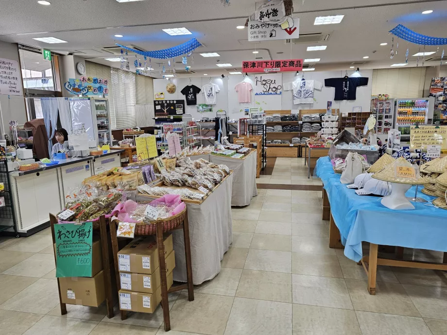 Souvenirbutik i marinan