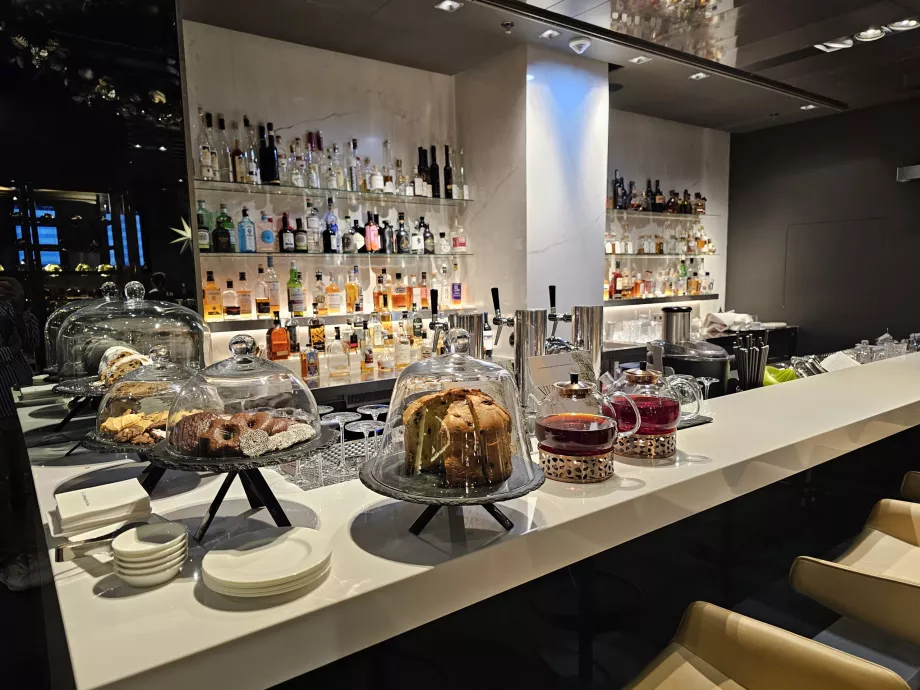 First Class Lounge (huvudterminalen) - bar