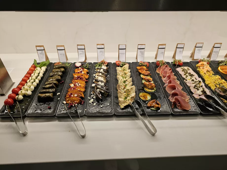 First Class Lounge (huvudterminalen) - kall mat