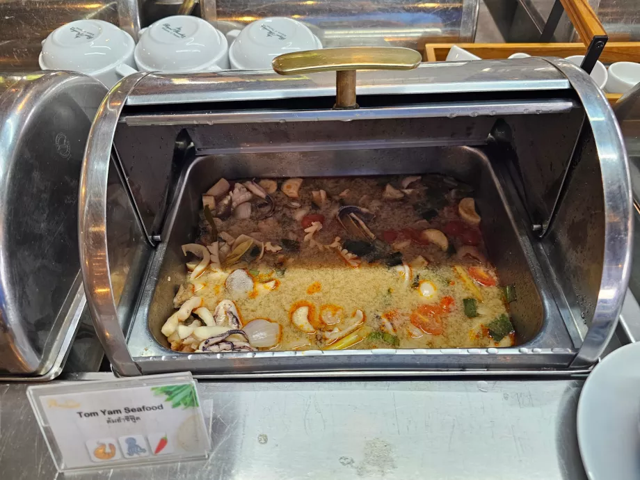 Frukost: soppa Tom Yam