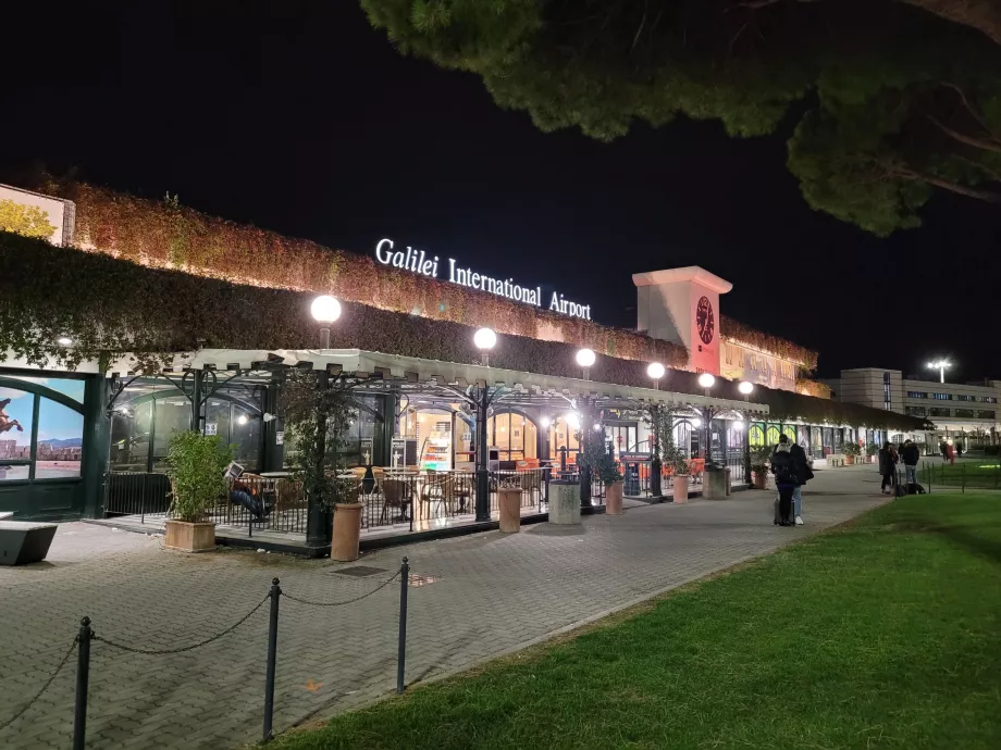 ankomst till flygplatsen Pisa