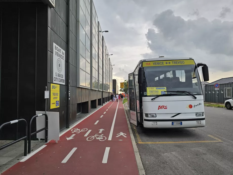 Barzi Buss/Terravision hållplats, Tronchetto
