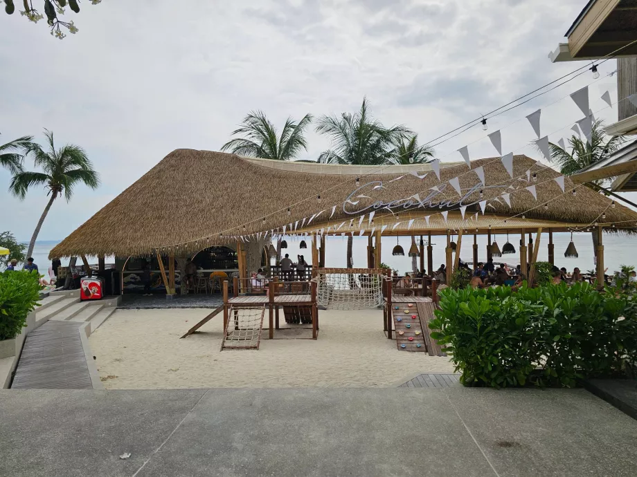 Rin Nai Beach, restaurang Cocohut