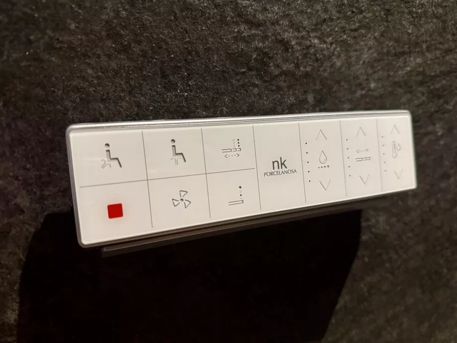 Funktionell bidé i toaletten
