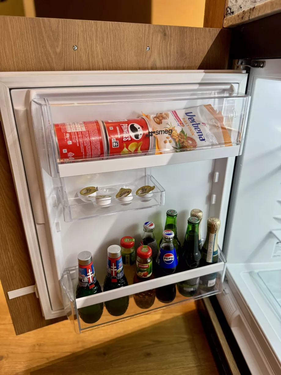 Kylskåp med gratis minibar