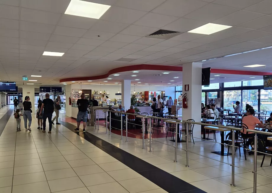 Restaurang på landsidan, Rimini flygplats