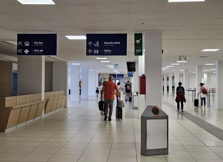 Utgång till bussarna till Rimini