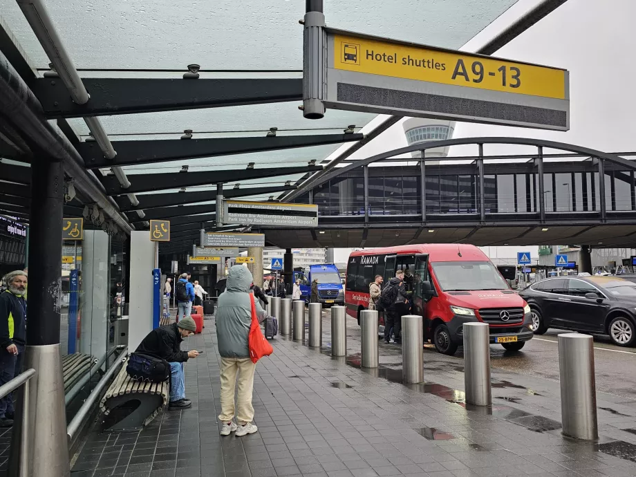 Hållplats för hotellets skyttelbuss