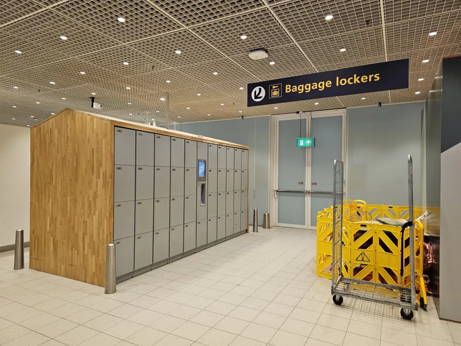 Bagageförvaringsskåp i transitzonen