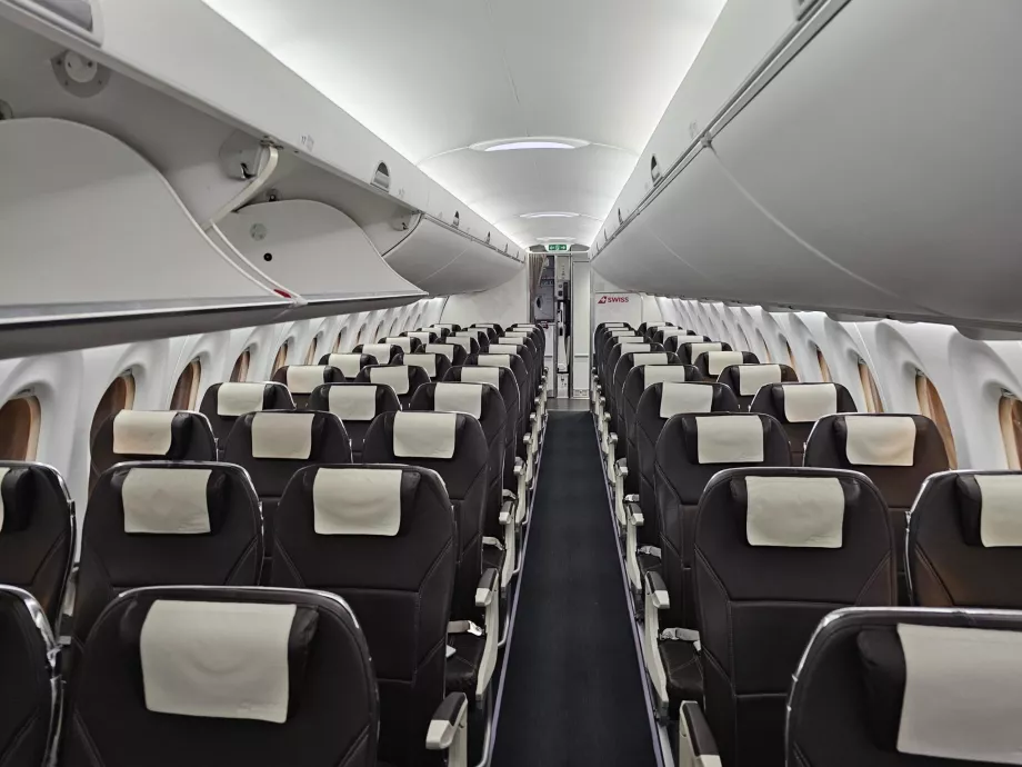 Airbus A220, ekonomikabin