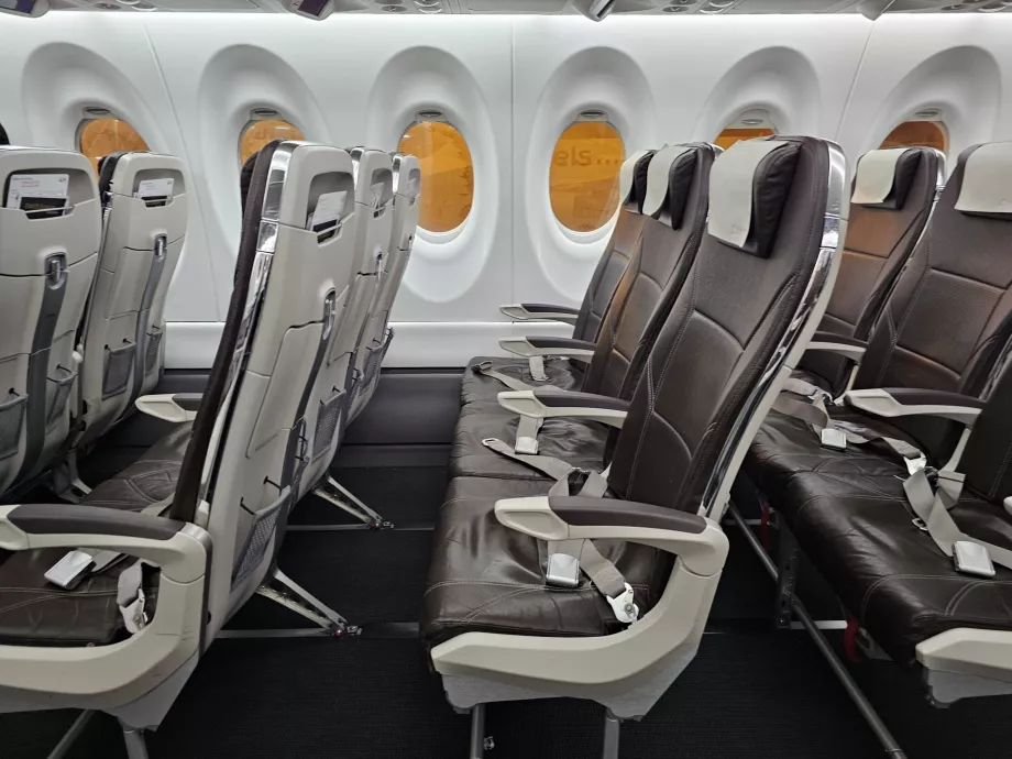 Sittplatser i ekonomiklass, Airbus A220