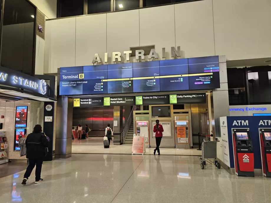 Ingång till Airtrain-stationen