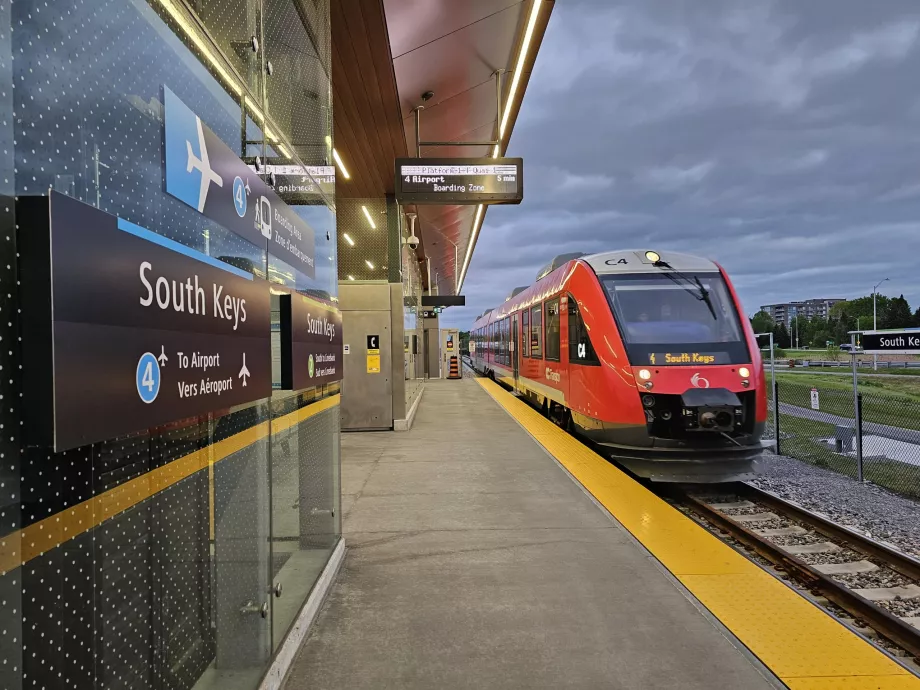 South Keys, transferstation för tåget till flygplatsen