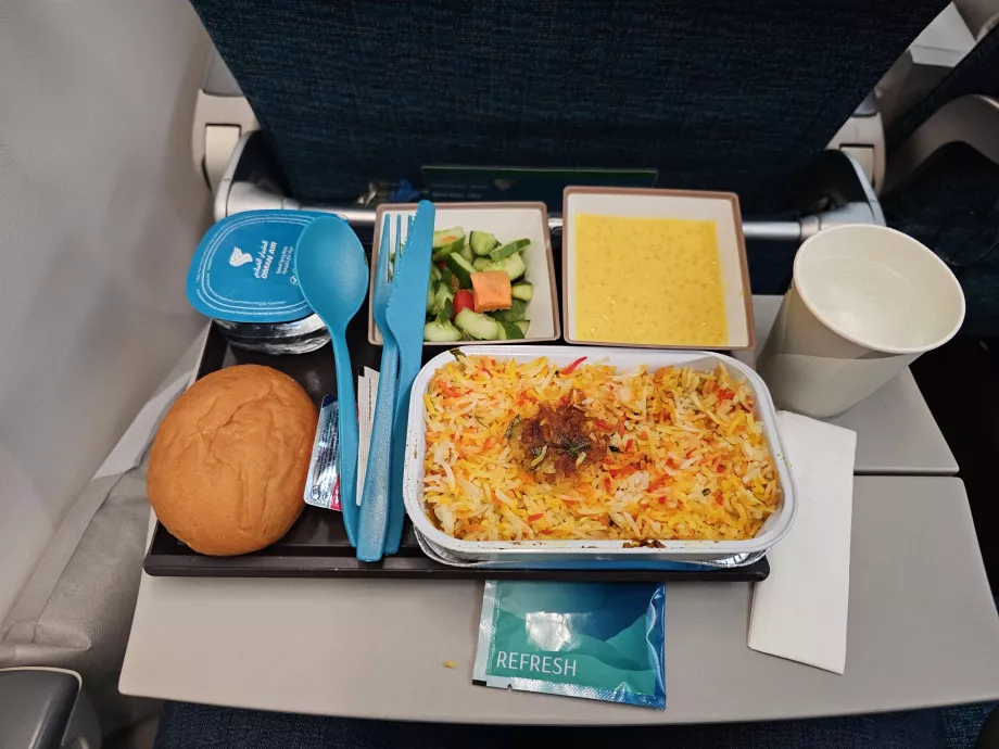 Huvudmåltid på flygning FRA-MCT