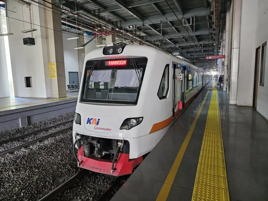 Tåg från flygplatsen till centrala Jakarta