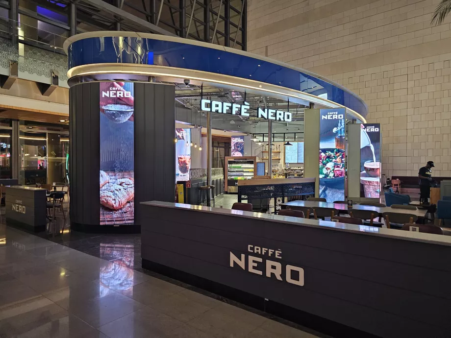 Caffé Nero, ankomst, allmänt område