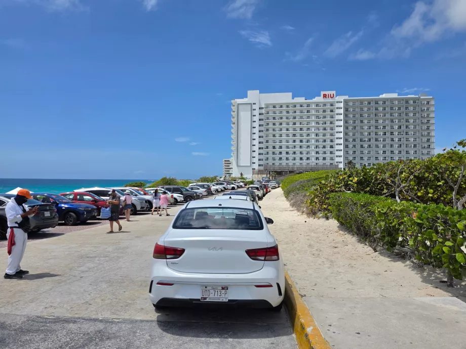 Parkering vid Playa Delfines