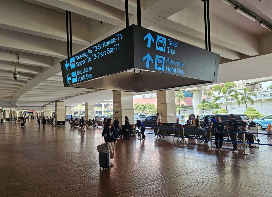 Trafikskyltar, Jakarta flygplats
