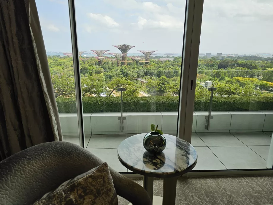 Vårt rum med balkong och utsikt