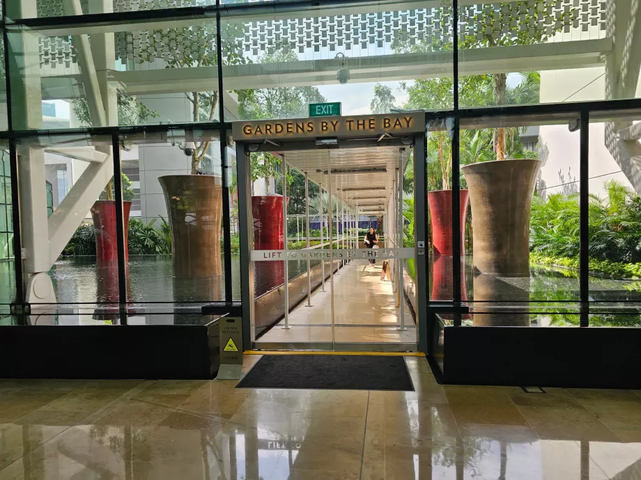 Utgång till Gardens by the Bay