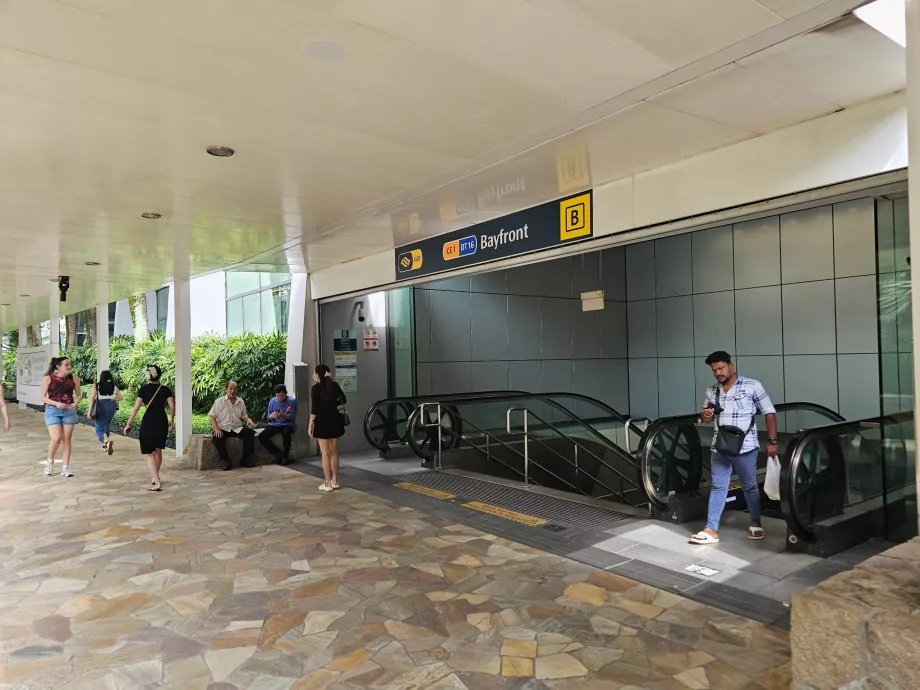 Bayfront tunnelbanestation nära hotellet