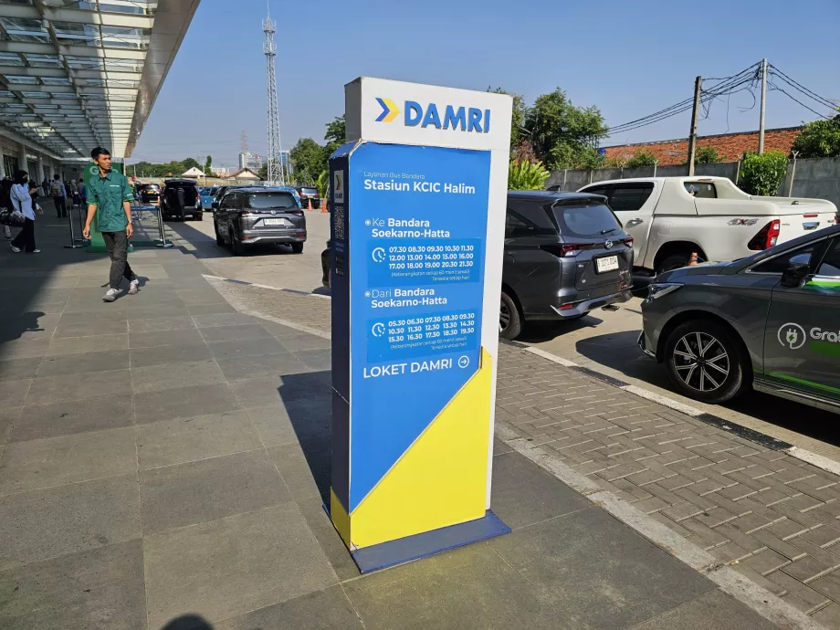Tidtabell för bussar från CGK Flygplats till Halim Station