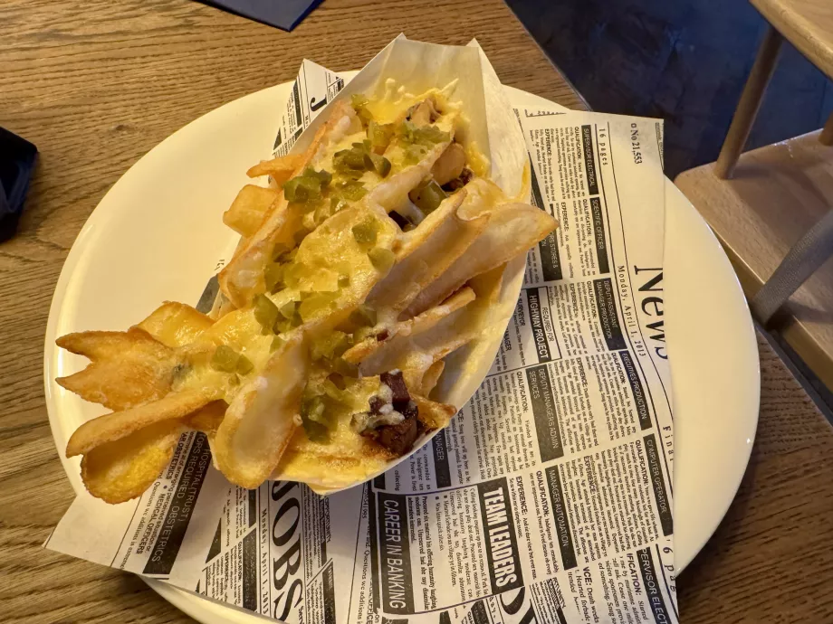 Steak frites med ost och bacon