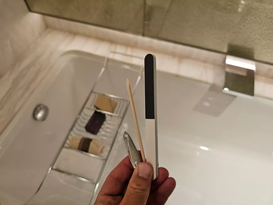 Nagelfil och nagelklippare