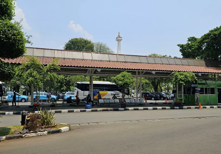 Busshållplats DAMRI nära Gambir station
