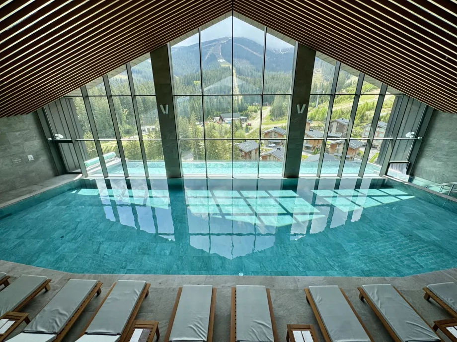 Pool på Swissotel Damin Jasna