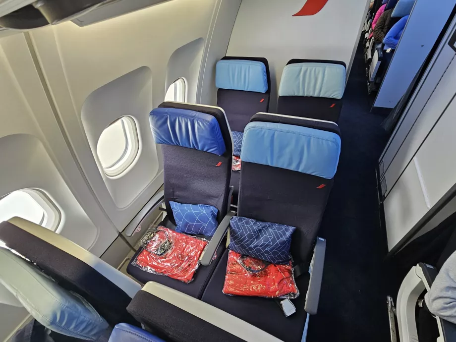 Säten i ekonomiklass, Airbus A330-200