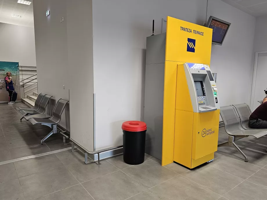Bankomat i ankomsthallen