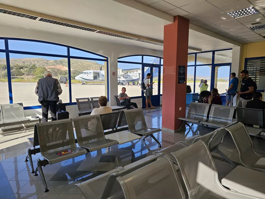 Transitzon och enkel gate, Leros flygplats