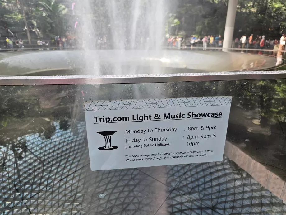 Tider för ljusshow vid vattenfallet i Jewel