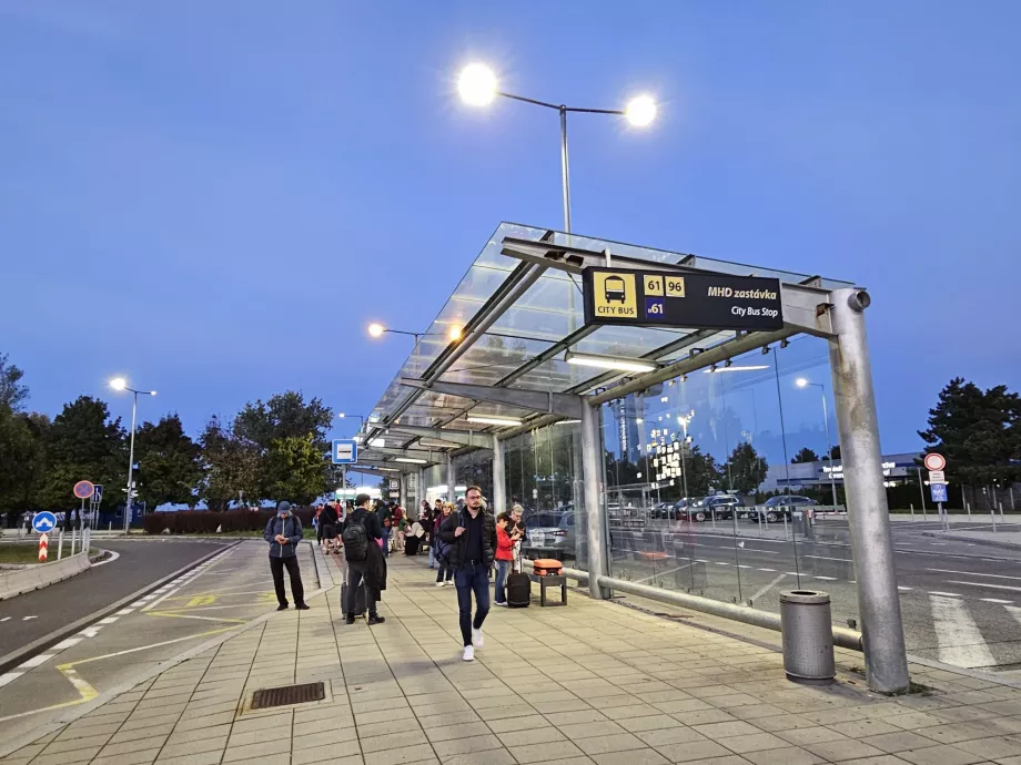 Busshållplats i riktning mot centrum