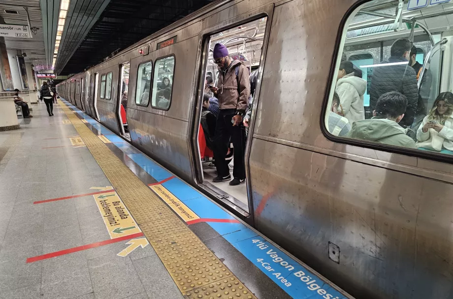 Istanbuls tunnelbanetåg