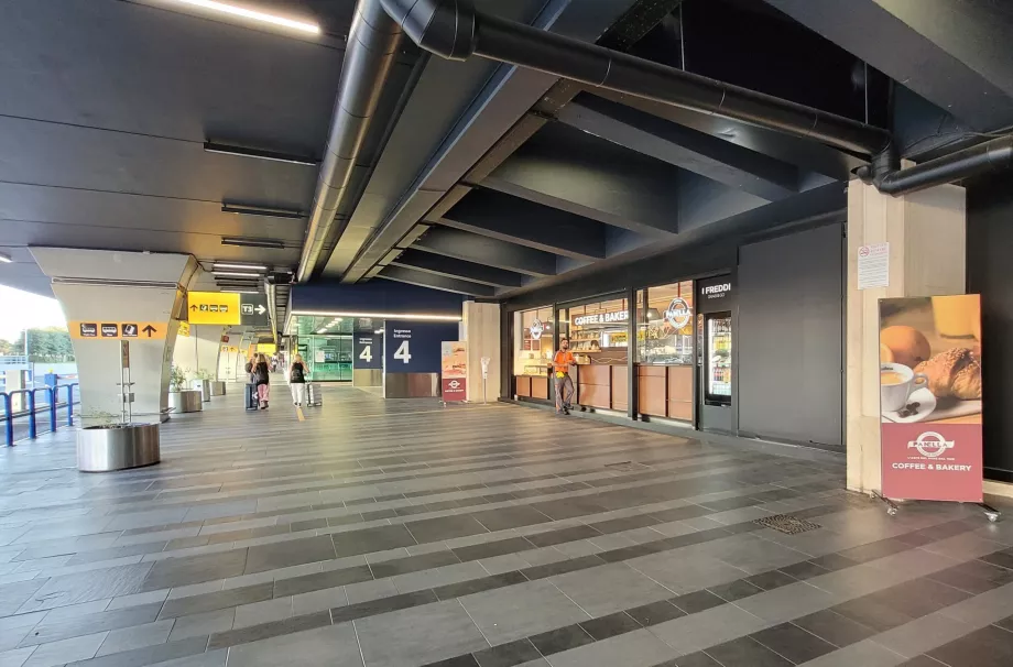 Köp biljetter till Cotral-bussen på detta café